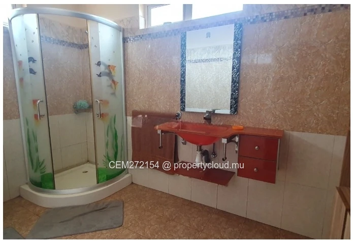 Villa for Sale – 8 Bedrooms, 259 m², Flic en Flac, West