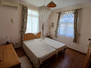 6 Bedroom Villa