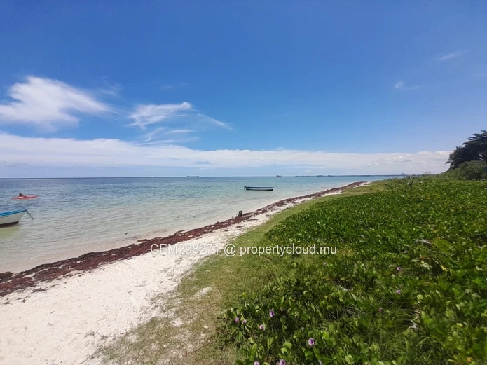 Beachfront Individual Villa for Sale in Pointe aux Sables