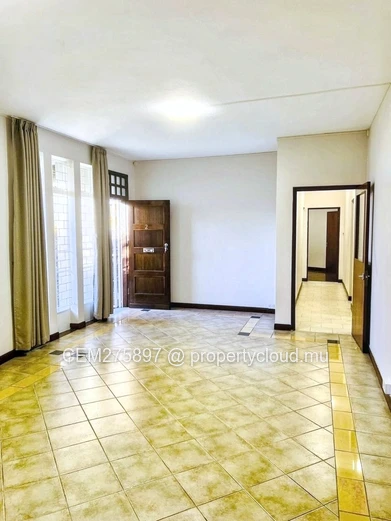 Unfurnished House for Rent in Sodnac – Suitable for Business or Living