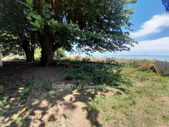 Beachfront Individual Villa for Sale in Pointe aux Sables