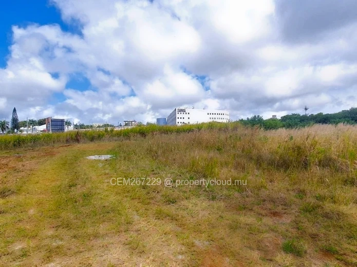 Prime residential land for sale in Sodnac, Quatre bornes