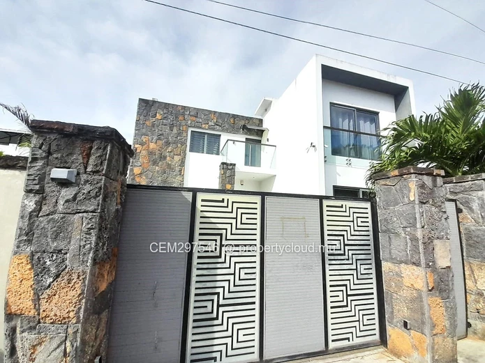 Fully Furnished modern spacious villa with pool for rent in Trou aux Biches