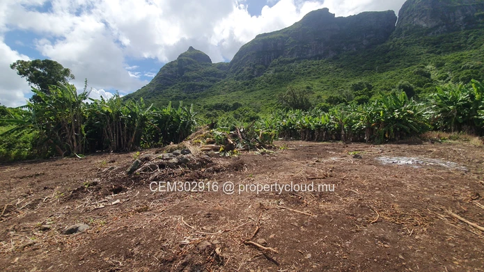 26.29 perches Freehold Residential Land for Sale at La Laura Peter Both