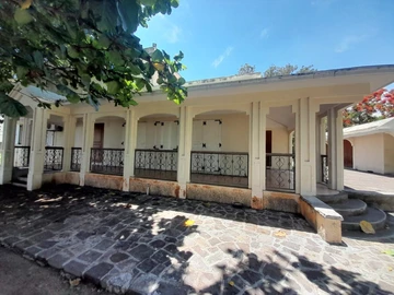 5 Bedroom Villa