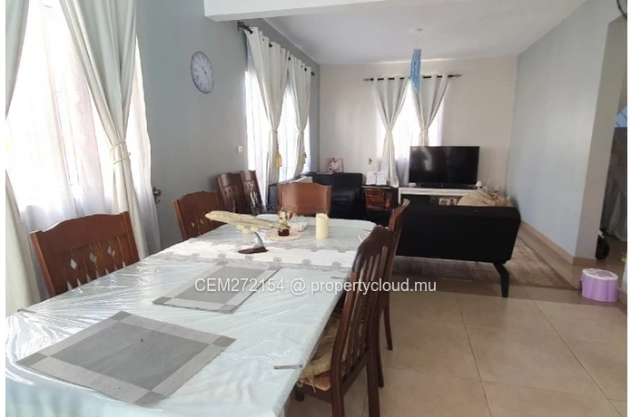 Villa for Sale – 8 Bedrooms, 259 m², Flic en Flac, West