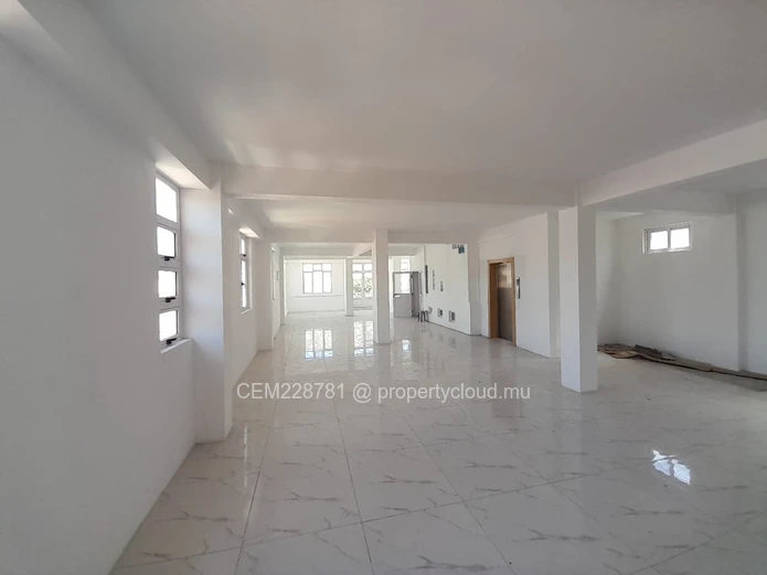 For rent commercial space of 2000p2 near the royal road at Rose Hill