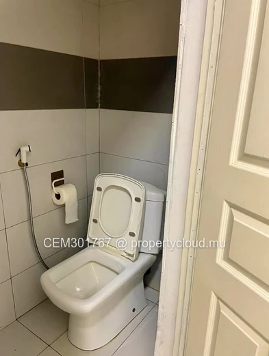 Tastefully furnished 3-bedroom ground floor apartment in the heart of Pereybere