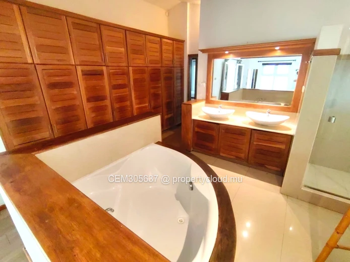 Villa for Sale – Les Multipliants, Petite Rivière Noire 4 Bedrooms 