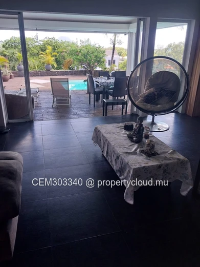 4-bedroom family villa with swimming pool for sale – Village des Pêcheurs, Rivière Noire