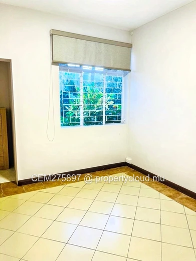 Unfurnished House for Rent in Sodnac – Suitable for Business or Living