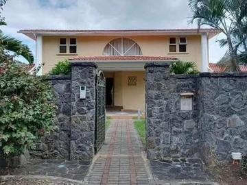 5 Bedroom Villa