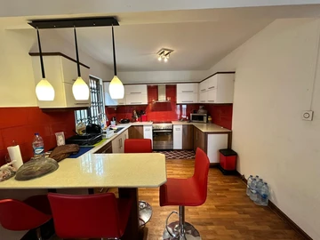 5 Bedroom House
