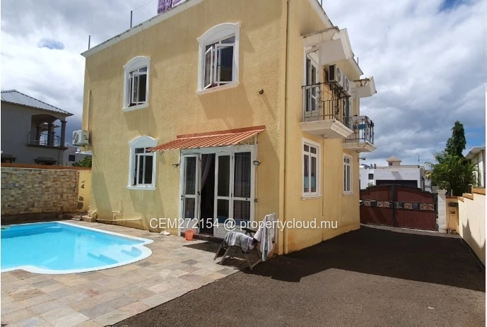 Villa for Sale – 8 Bedrooms, 259 m², Flic en Flac, West