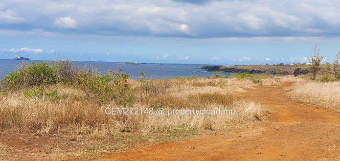  Residential Land for Sale – 100 Perche(s), Albion, West