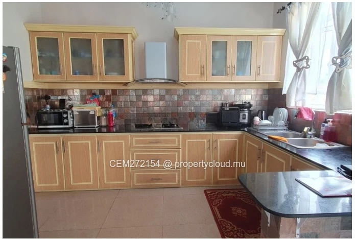 Villa for Sale – 8 Bedrooms, 259 m², Flic en Flac, West