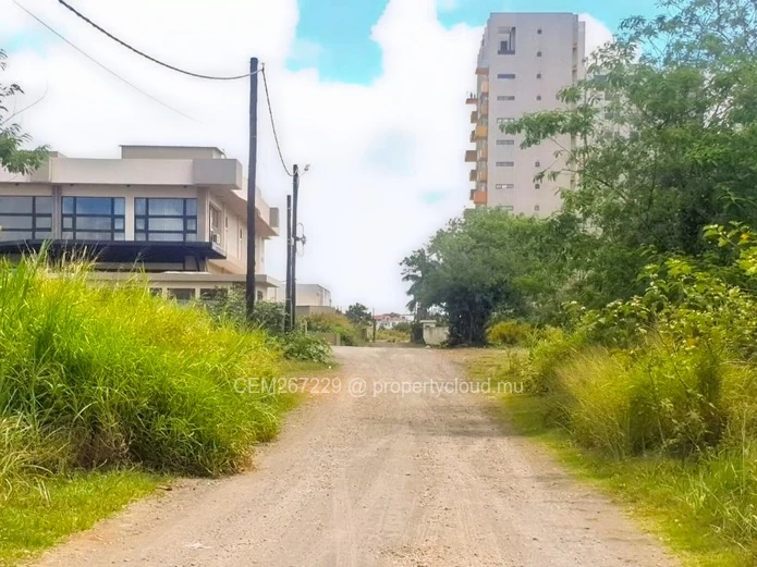 Prime residential land for sale in Sodnac, Quatre bornes