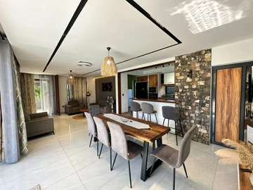 4 Bedroom Villa