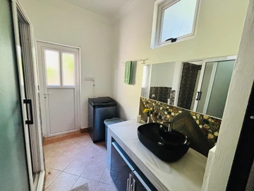 6 Bedroom Apartment