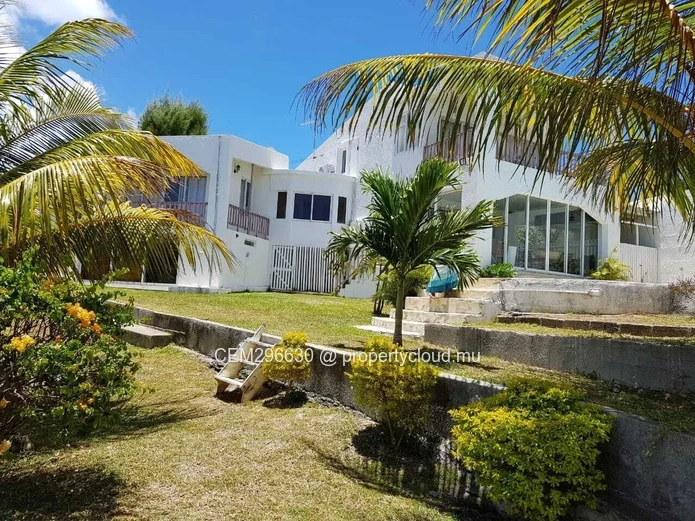 Luxurious Seafront Villa for Sale – Calodyne