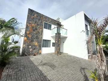 5 Bedroom Villa