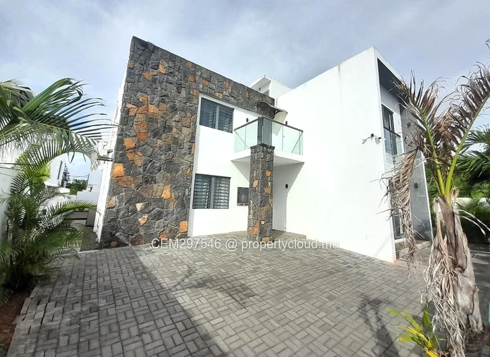 Fully Furnished modern spacious villa with pool for rent in Trou aux Biches