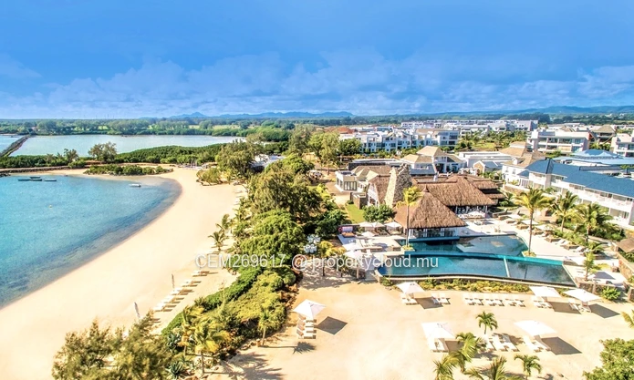 Prestigious Beachfront  Apartment for Sale in Azuri, Roche Noires