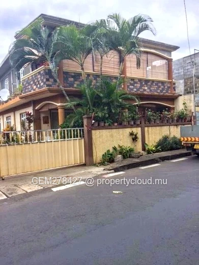 Sale of 3 Lots – House in Co-ownership + Fully Fenced Land in Cassis, Port louis