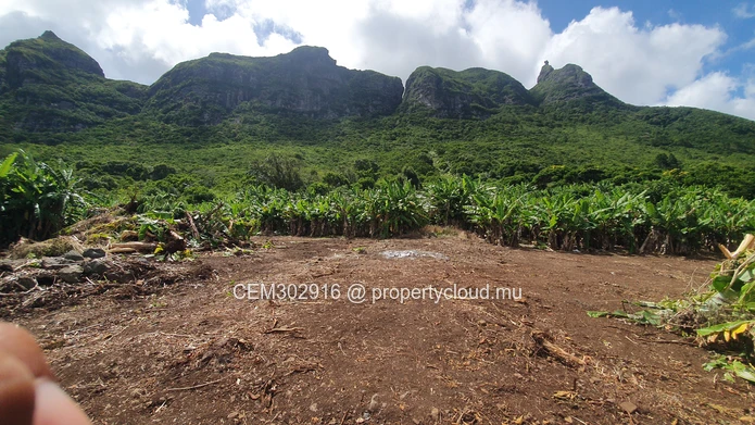 26.29 perches Freehold Residential Land for Sale at La Laura Peter Both