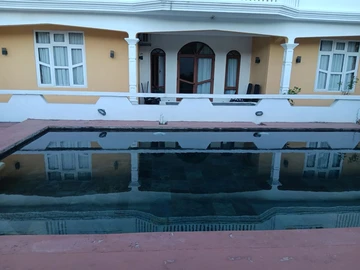 17 Bedroom Hotel