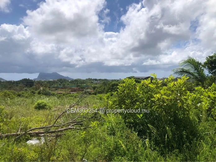 12.28 perches Residential Land for Sale in Aurea Bois d’Ebene, côte d’or