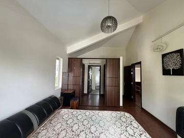6 Bedroom House