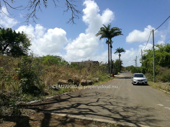 Residential Land for Sale – 395 Toise(s), St Antoine, North