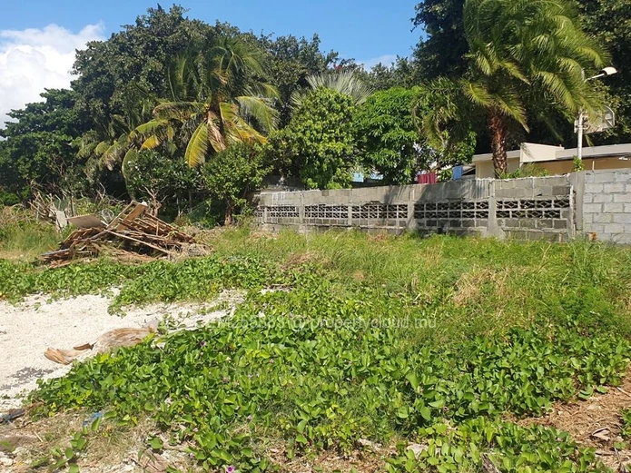58 perches – Beachfront Land for Sale in Pointe aux Sables