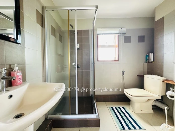 Refined 3-Bedroom Villa with a Swimming Pool for Rent in Grand Bay