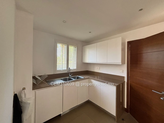 FOR SALE, Elegant Coastal Townhouse | Sea View | Accessible to Foreign Buyers