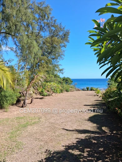 Beachfront Apartment for Rent – Flic en Flac | 2 Bedrooms 