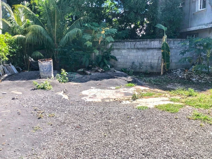 Sale of 3 Lots – House in Co-ownership + Fully Fenced Land in Cassis, Port louis