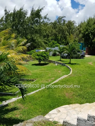 Luxurious Seafront Villa for Sale – Calodyne