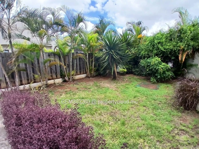 Villa for Sale in Domaine St Louis Pailles
