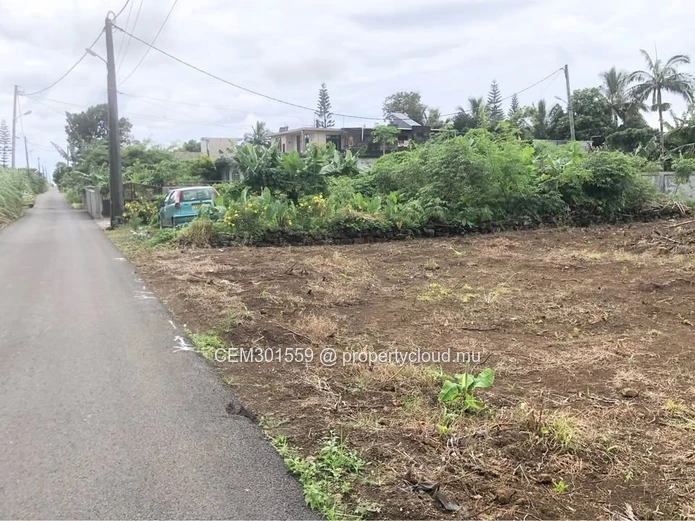 8.29 perches residential land for sale in Rivière du poste