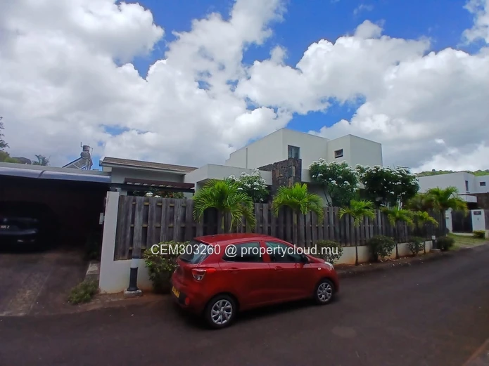 Villa for Sale in Domaine St Louis Pailles