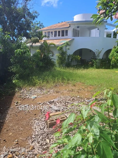 Villa with Land for Sale – Blue Bay | 14 Perches 