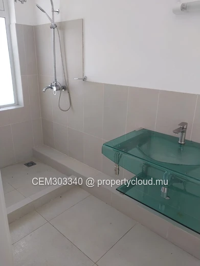 4-bedroom family villa with swimming pool for sale – Village des Pêcheurs, Rivière Noire