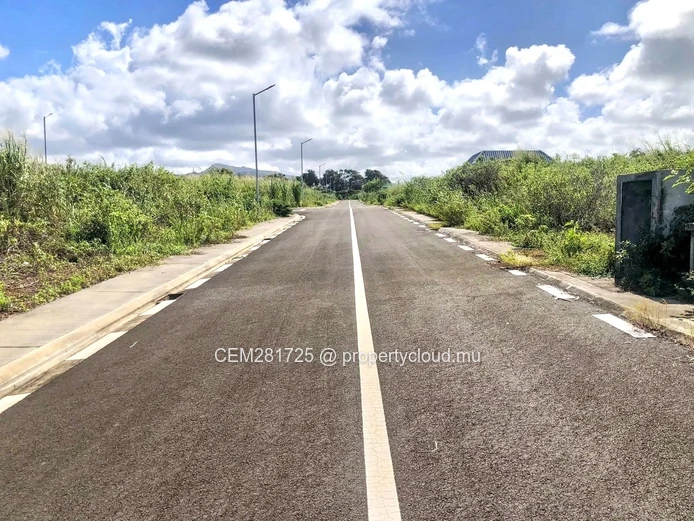 Residential land - Morcellement South Coast For Sale in Souillac.