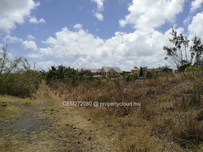 Residential Land for Sale – 395 Toise(s), St Antoine, North
