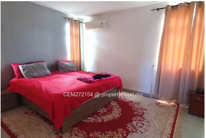 Villa for Sale – 8 Bedrooms, 259 m², Flic en Flac, West