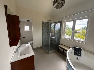 6 Bedroom House