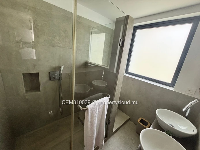 FOR SALE, Elegant Coastal Townhouse | Sea View | Accessible to Foreign Buyers