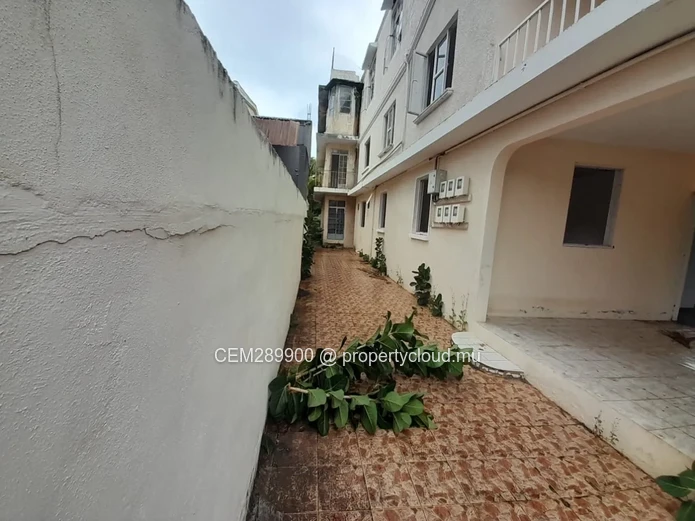 Dormitory For Rent – Residential Building In Morcellement Senestra, Baie Du Tombeau